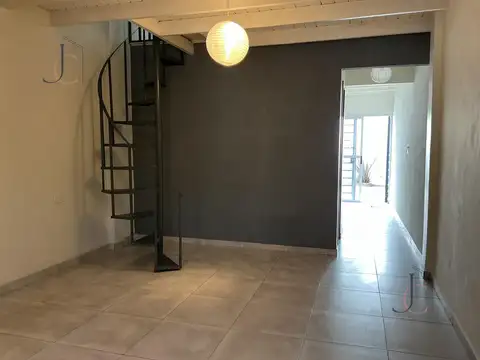 Depto Tipo Casa en Alquiler de 2 dormitorios