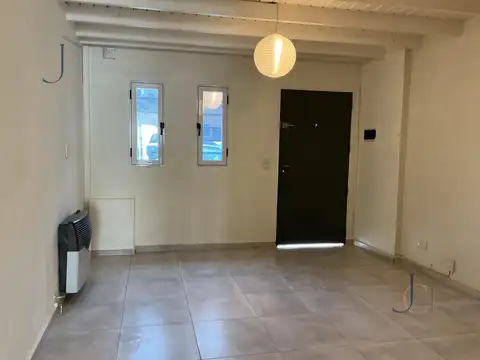 Depto Tipo Casa en Alquiler de 3 ambientes