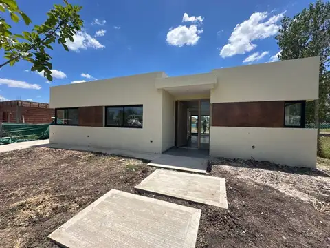 CASA A ESTRENAR PILAR DEL ESTE BARRIO SANTA SOFIA