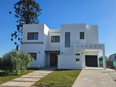 Casa en Village Plaza