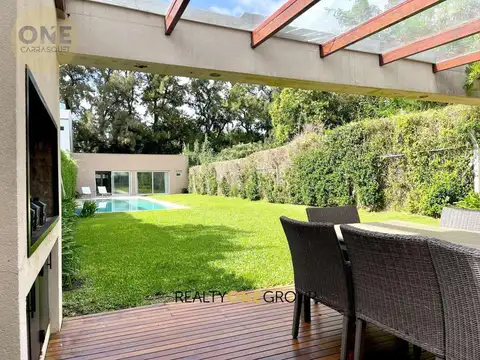 Casa 8 ambientes con 3 baños