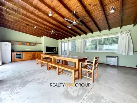 Casa en Venta con 4 cocheras