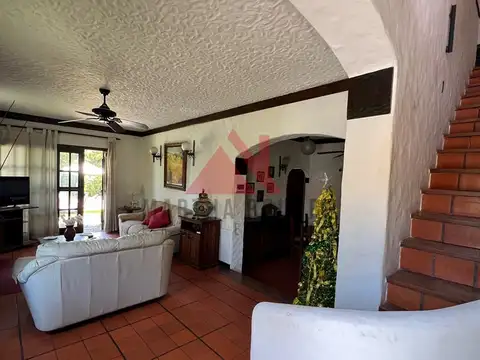 Casa en Venta con 3 cocheras