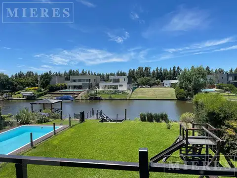 Casa en venta al rio en el Barrio San Marco, Villa Nueva.