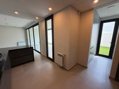 Casa en Venta en Miradores De Manantiales, USD 320.000