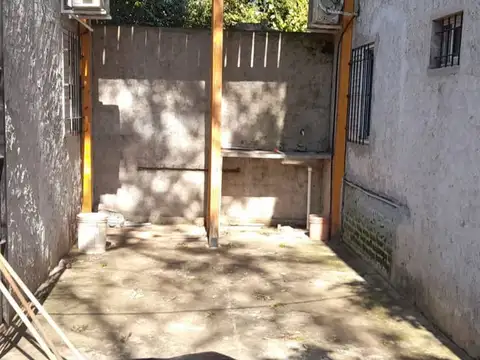 Casa 5 ambientes con 1 baño