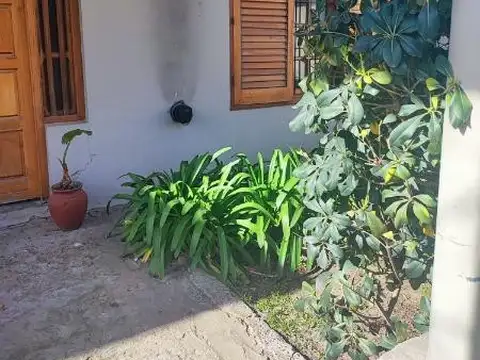 CASA EN VENTA 3 DORMITORIOS - VILLA ELISA