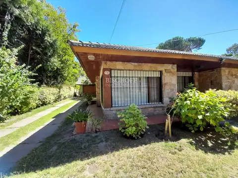 CASA DE 4 AMBIENTES CON COCHERA DOBLE