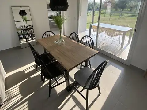 Casa 4 ambientes con 3 baños