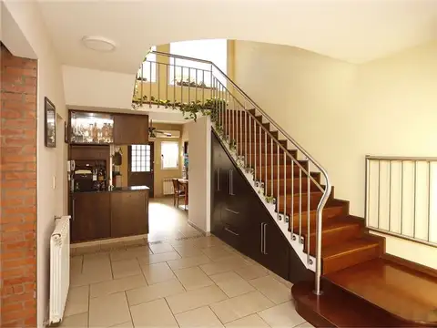 Casa 5 ambientes con 3 baños