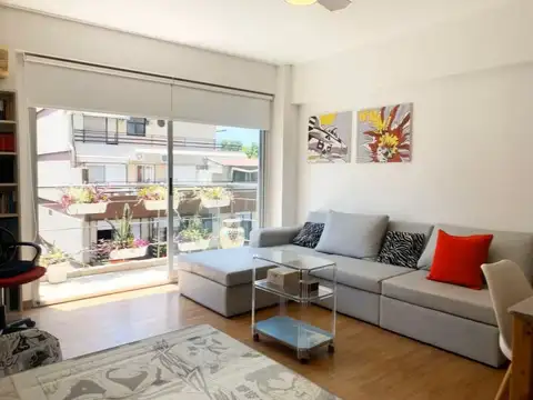 DEPARTAMENTO . AMOBLADO . FRENTE . CON BALCÓN