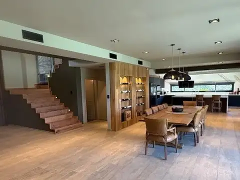 Casa 6 ambientes con 7 baños