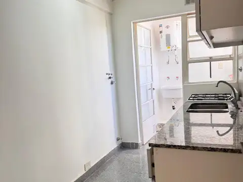 ALQUILER - Excelente Depto. Reciclado  2 Ambientes en Piso 7º, a Una Cuadra de Av Maipú