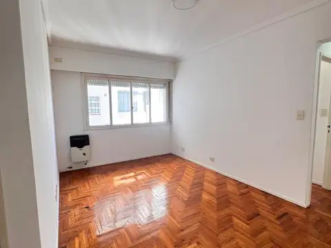 ALQUILER - Excelente Depto. Reciclado  2 Ambientes en Piso 7º, a Una Cuadra de Av Maipú
