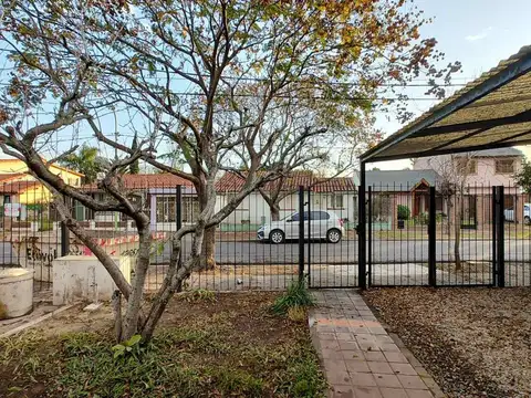 Casa en Alquiler con 1 cochera