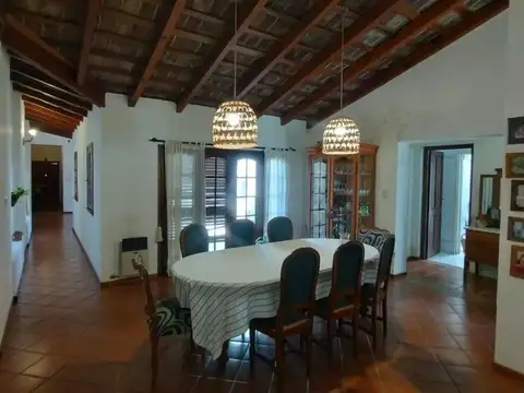 Casa 4 ambientes con 2 baños