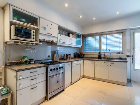 VENTA CASA PA CON COCHERA , LOCAL Y TALLER QUILMES