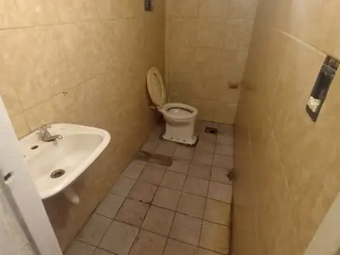 Local en Alquiler en Agronomia, $ 700.000