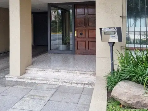 VILLA DEVOTO  2 amb. con balcon al frente y patio a metros estac., y plaza arenales
