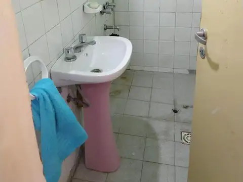 Casa 11 ambientes con 4 baños