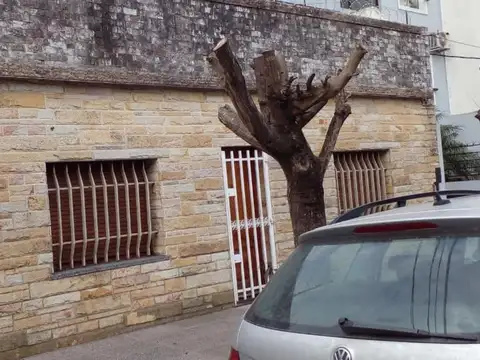 CASA 3 AMBIENTES AL FRENTE TERRAZA - PATIO Y LAVADERO