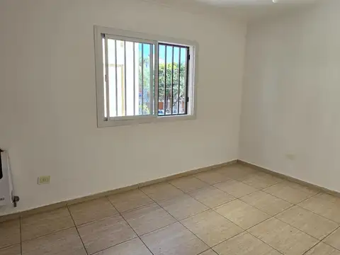ALBERDI - Un dormitorio con cocina separada