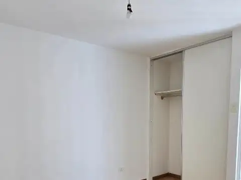 ALBERDI - Un dormitorio con cocina separada