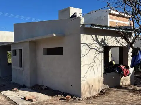 Casa 3 ambientes con 2 baños