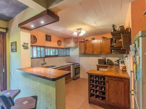 Casa 6 ambientes con 2 baños