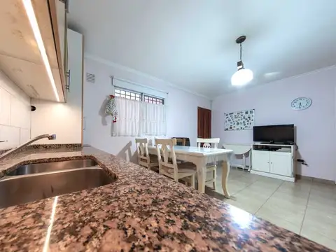 Depto Tipo Casa 5 ambientes con 2 baños