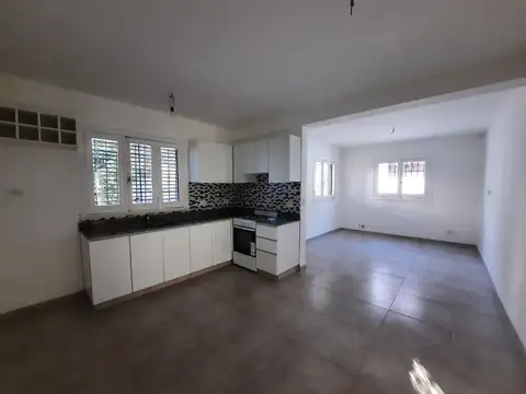 VENTA CASA 4 AMB. EN CIUDADELA