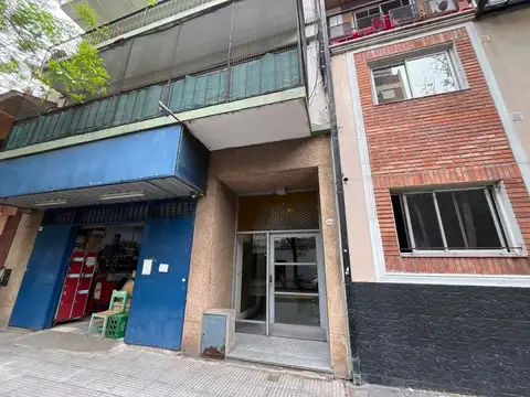 Venta de Departamento de 2 Ambientes con Patio ? Flores