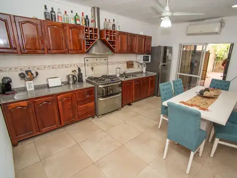 Casa con pileta en Maria Selva