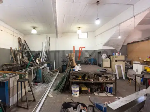 Galpón de 162 m2 en Villa Maipú. Apto crédito. Permuta