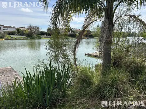 Casa a  la laguna, con 4 dormitorios, escritorio y play, en venta o alquiler en santa barbara