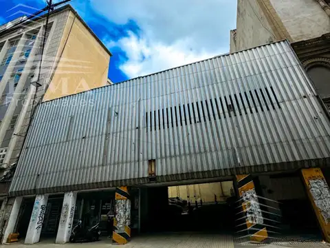 Playa de estacionamiento, dos locales y oficina en pleno centro de Rosario