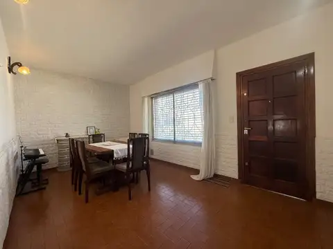 Casa 3 amb c/ patio , cochera p/ 2 autos y terraza