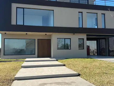 Casa 7 ambientes con 3 baños