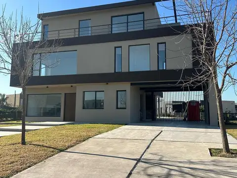 Casa en Venta en Haras Santa María, USD 550.000