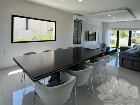 Casa 5 ambientes con 5 baños