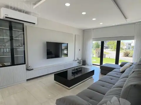 Casa en Venta en El Canton, USD 470.000