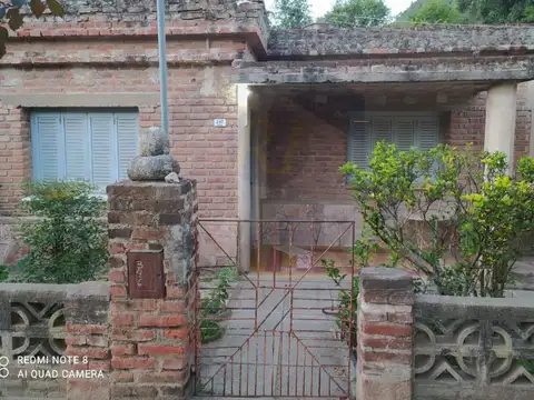 CASA CON DPTO Y COCHERA