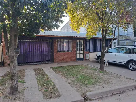 Casa en Pontevedra 4 ambientes - venta - local - cochera