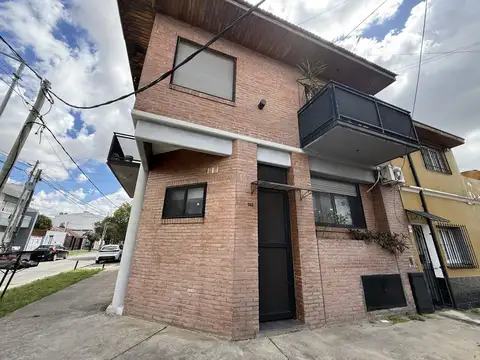 Departamento en venta con patio y lavadero en Sarandi