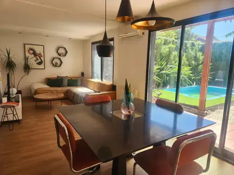 Casa en Venta 5 ambientes con pileta y jardín,Olivos.
