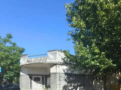 Casa en venta en Ciudadela CON GARAGE PATIO Y TERRAZA