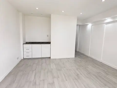 Junín 500, Piso 707