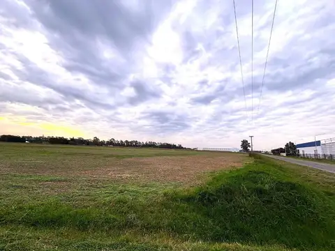 Colectora Autopista Rosario- B. Aires y Camino del Pobre Diablo 100