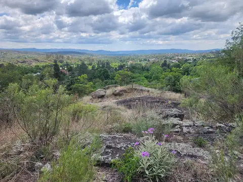 Lote a la venta en Tanti. (L398)