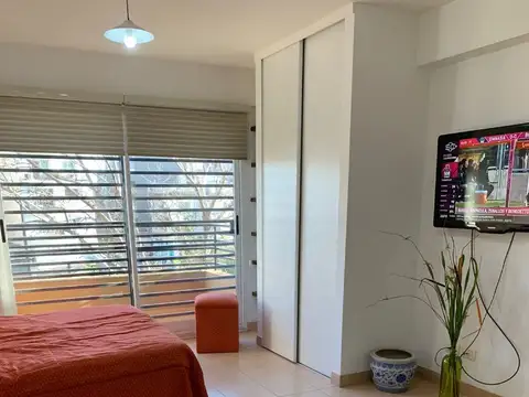 Alquilo Temporario en Saavedra. Monoambiente. Frente. Balcón. Amenities. 2 PAX